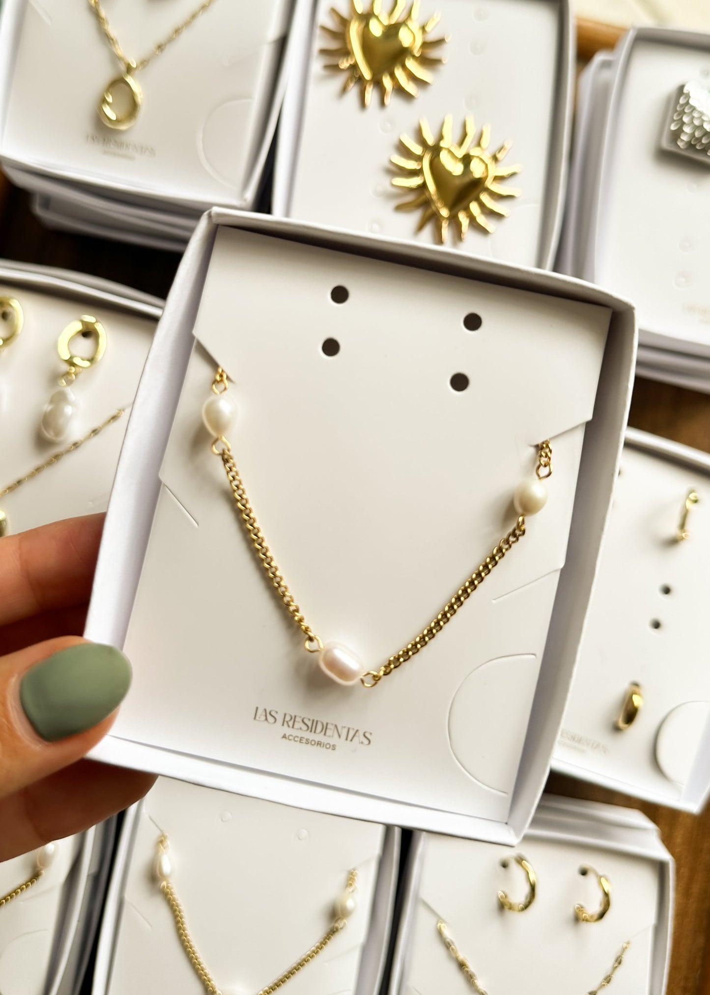 Jewelry Subscription Box | LAS RESIDENTAS